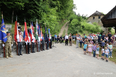 Spominska slovesnost v Češnjicah  (1)